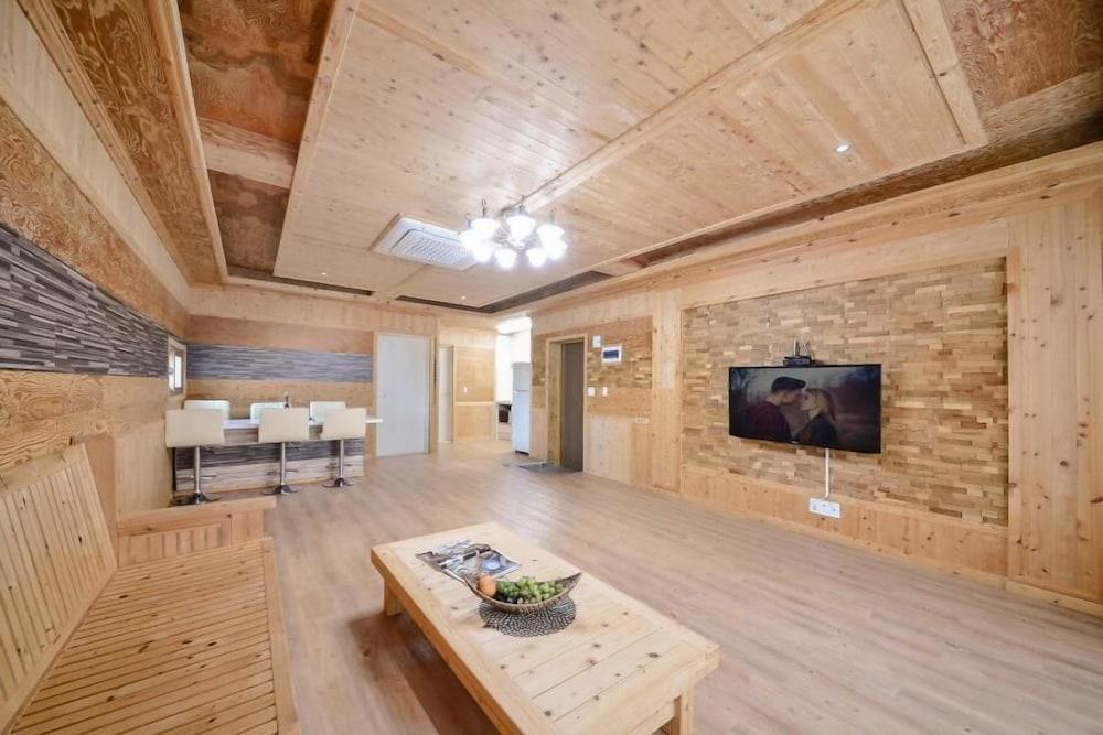 Yeosu Sea and Starnight Pension