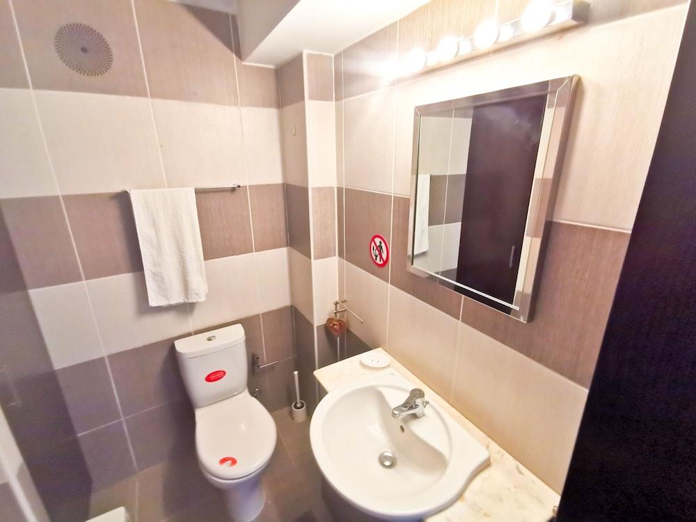 Promenade Breeze City Apartment