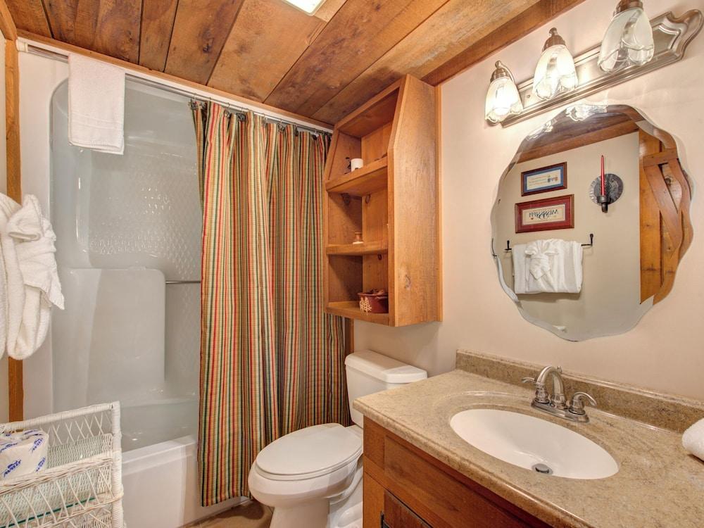 Black Bear Lodge by Jackson Mountain Rentals