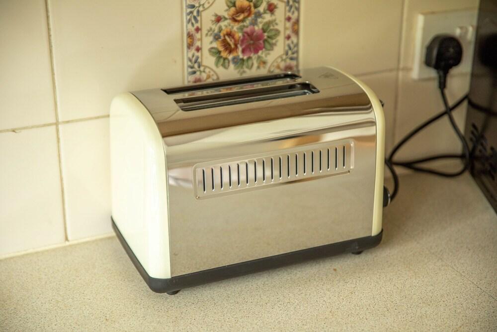 4-bed Detached, Pet Friendly House in Nelson