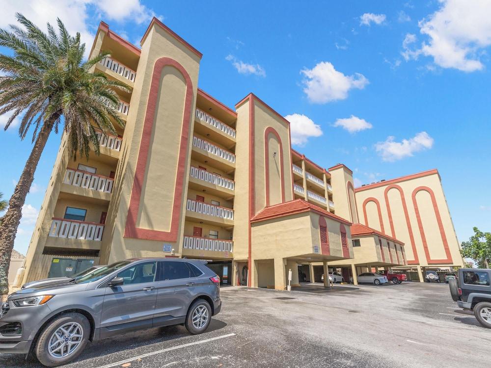 Las Brisas 404 by Distinctive Beach Rentals