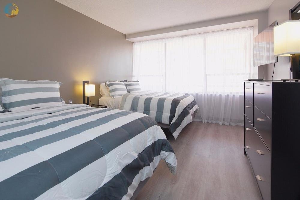 Alexander 1119 2 Bedroom Apts by RedAwning