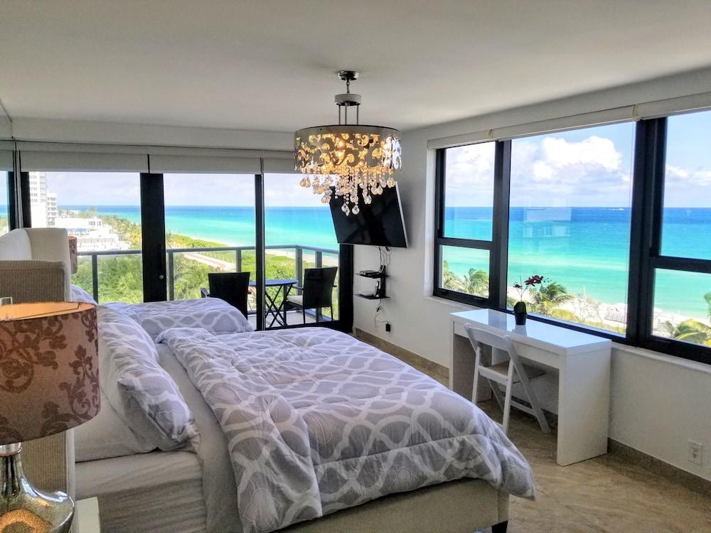 Alexander 802 3 Bedroom Apts by RedAwning