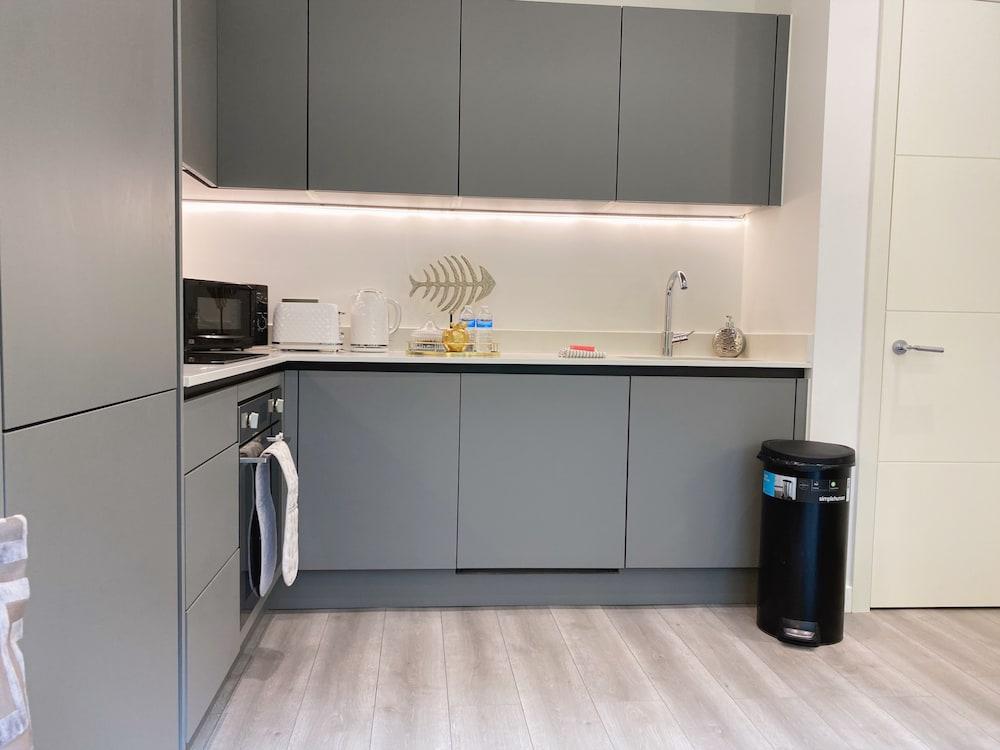 Newpointe Luxury Serviced Apartment at the Atrium