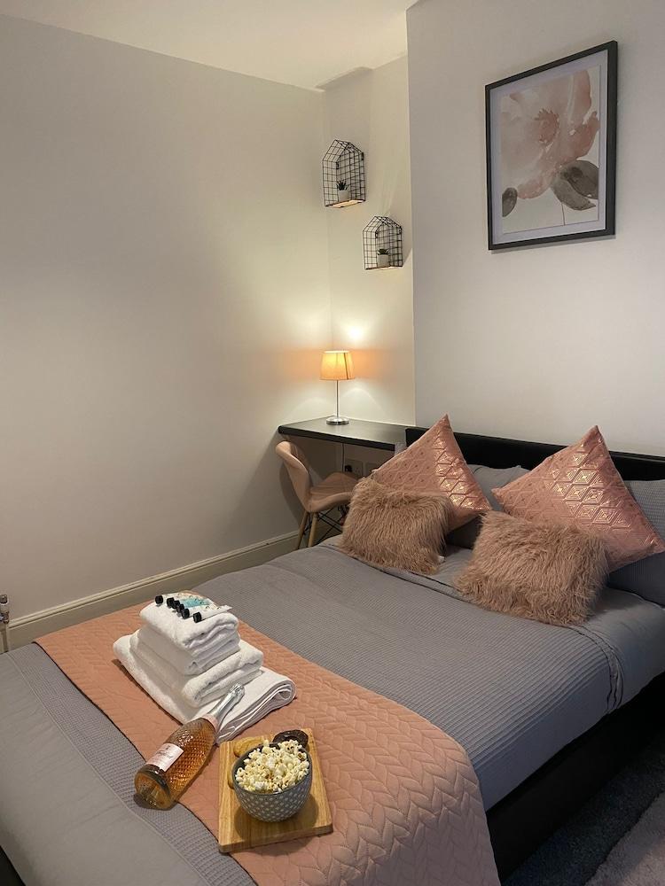 Stunning 4-bed House in Derby