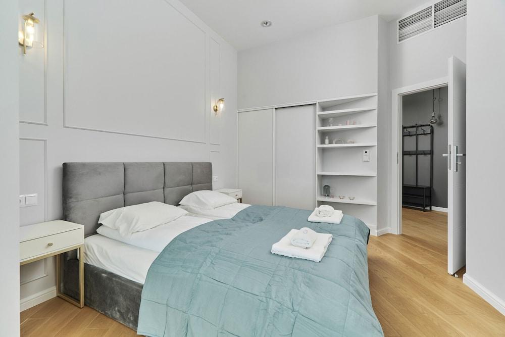 Luxurious Apartments Sky Tower