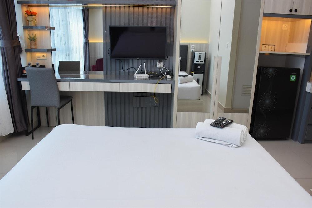 Simple And Comfort Studio At Springlake Summarecon Bekasi Apartment