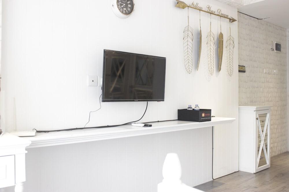 Elegant & Stylish Studio At Gateway Pasteur Apartment