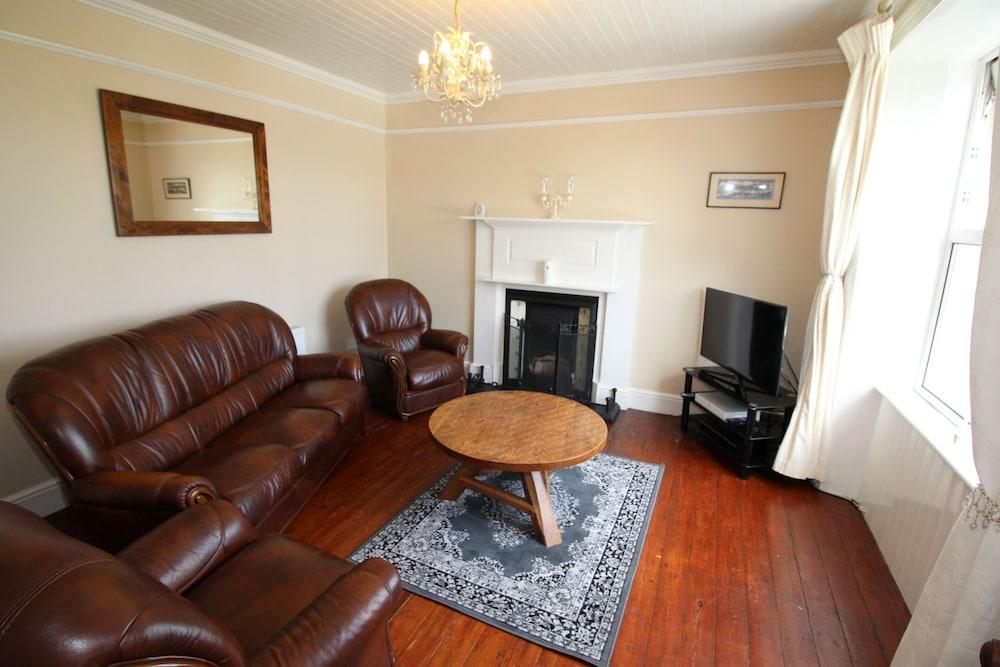 Alcorn's farmhouse 10 mins from beach