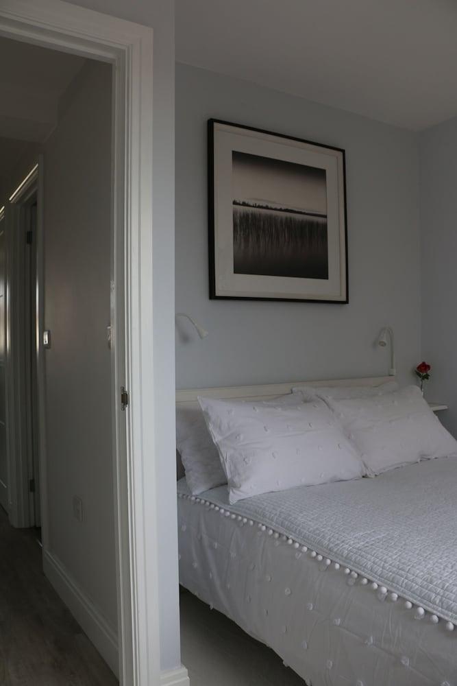 Stunning Clifton Flat in Amazing Central Location