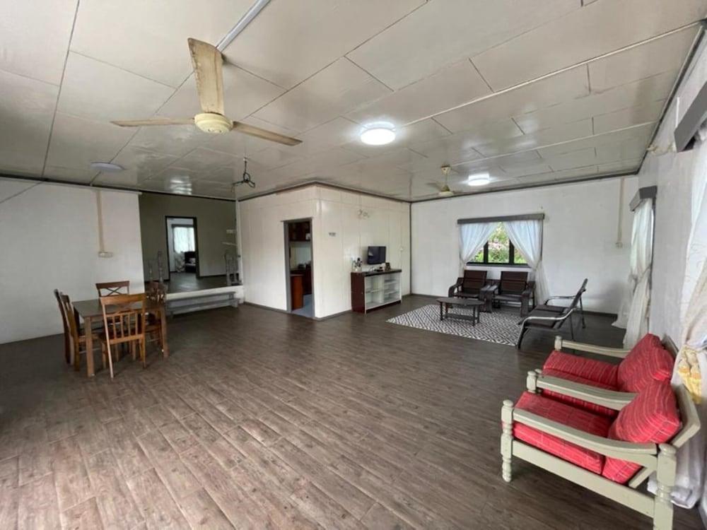 OYO Home 90349 Anique Hoemstay