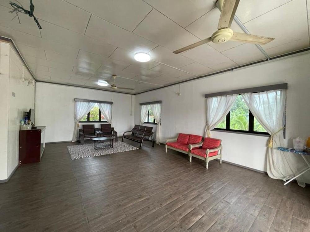 OYO Home 90349 Anique Hoemstay