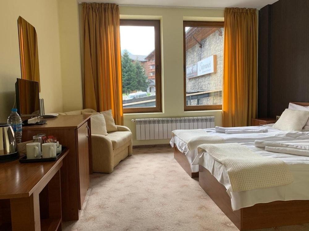 Room-granat Double Room 2- Next to Gondo