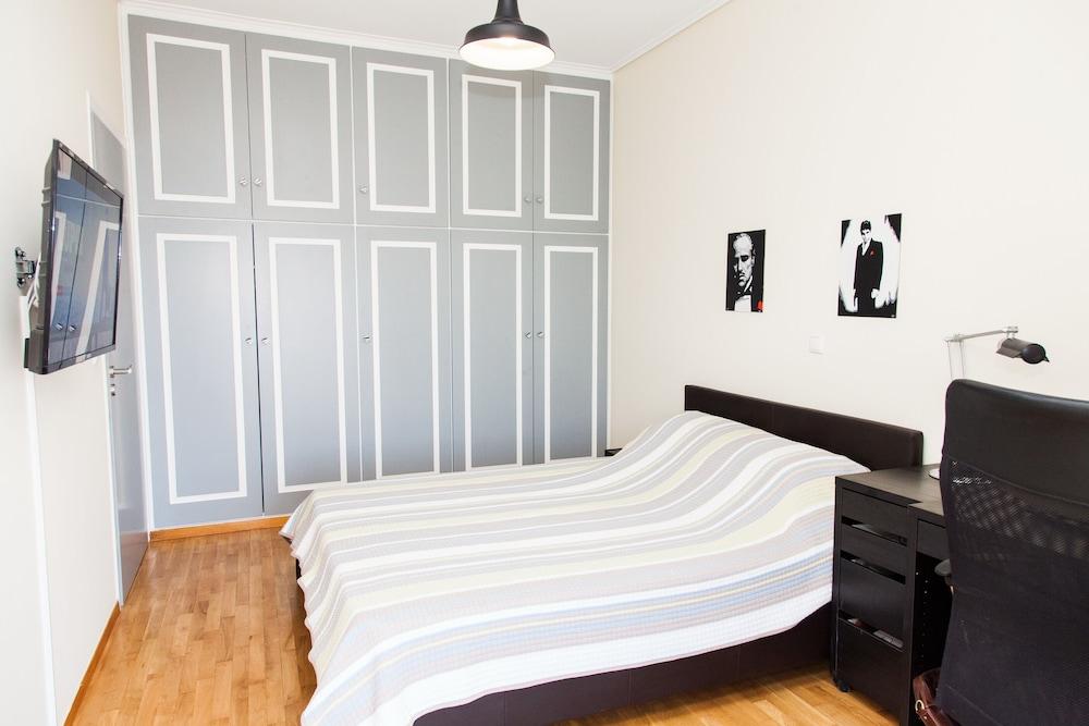 Modern apt.with sea view in Glyfada