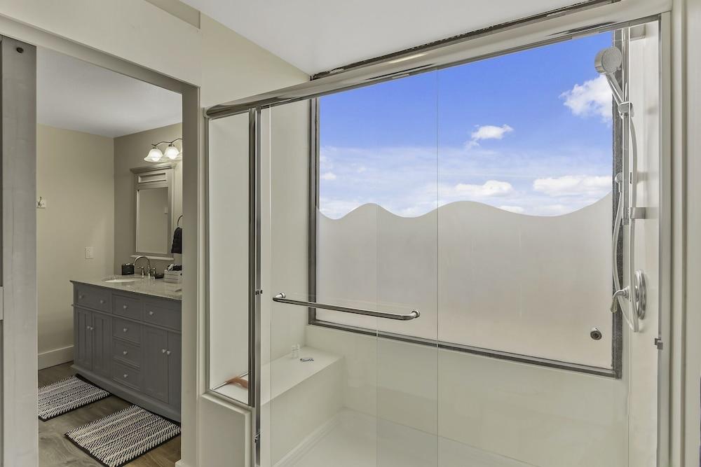 Sands Of Kahana Ph 381 3bd/3ba Of 3 Bedroom Condo by RedAwning