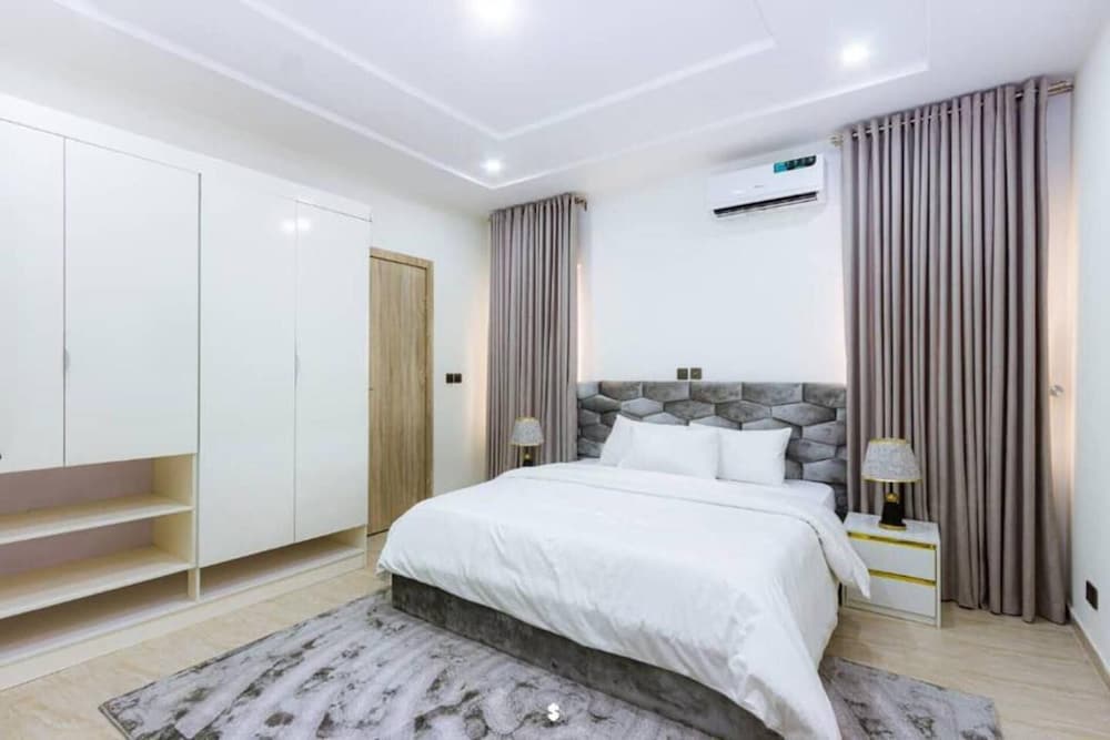 Furnished 4-bed House Lekki Phase 1 Lagos