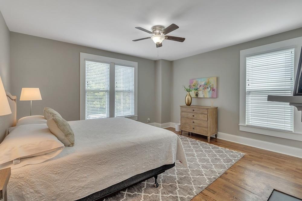 Recently Renovated Home In The Heart Of Bellevue! 2 Bedroom Home by RedAwning