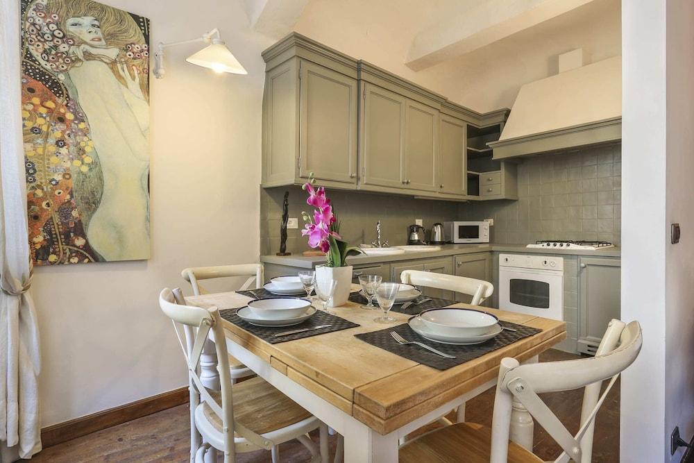 Pontevecchio Stylish Apartment in Florence