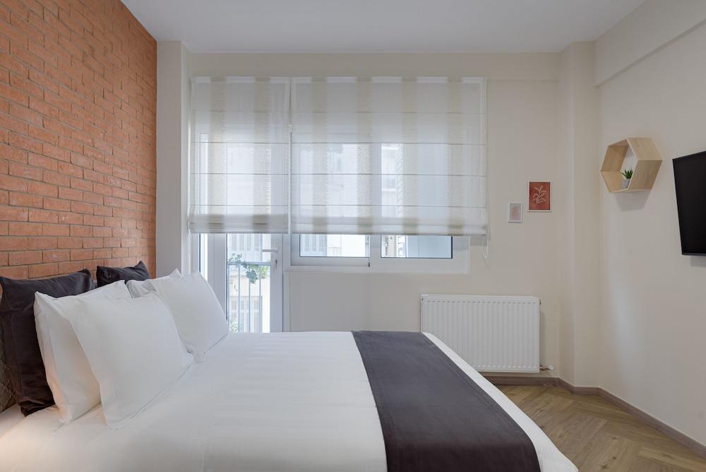 Acropolis Premium Residence