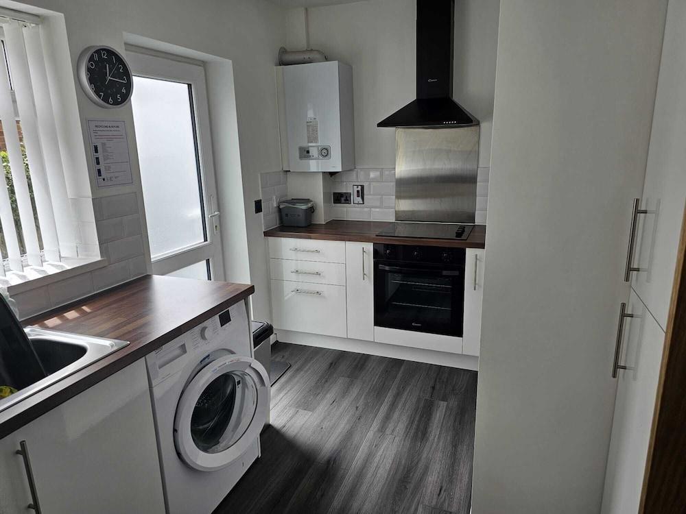 3-beds, Sleeps 6 Walking Distance to Castle & Town