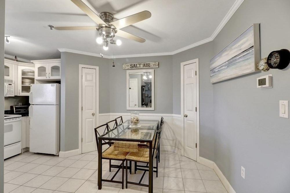 Escaptopia - Mid Island Villa with Multiple Pools by RedAwning