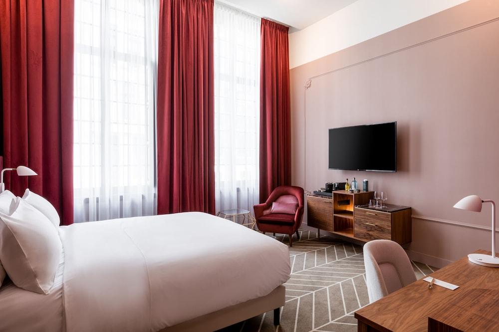 Sapphire House Antwerp, Autograph Collection