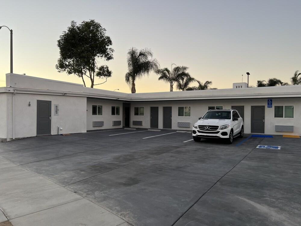 ERTH INN by AGA Bell Gardens