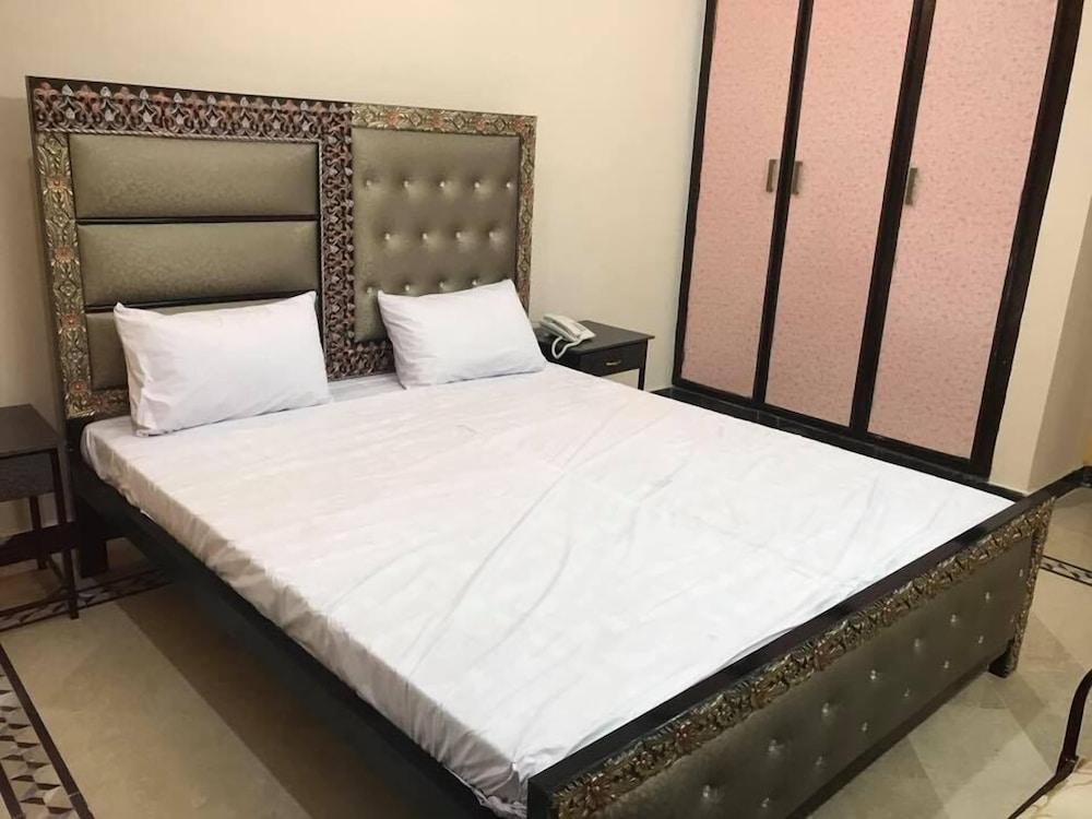 Al Harmain Restaurant