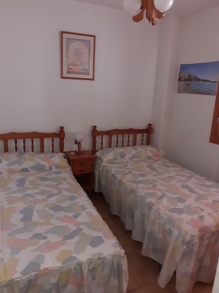 Apartment in Playa del Tamarit With Pool