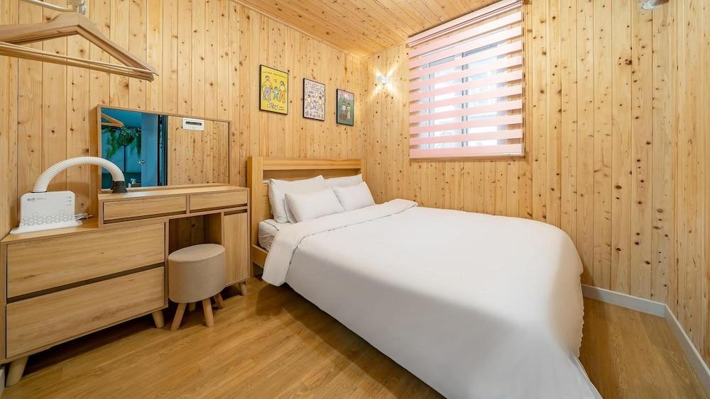 Gapyeong Ddobagi Pet & Spa Glamping