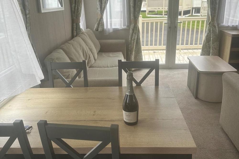 Charming 5-beds Caravan in Beautiful Seton Sands