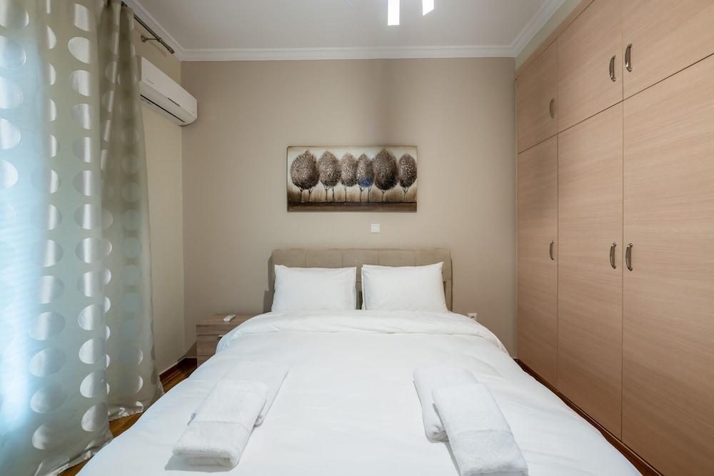 2br renovated flat close to metro