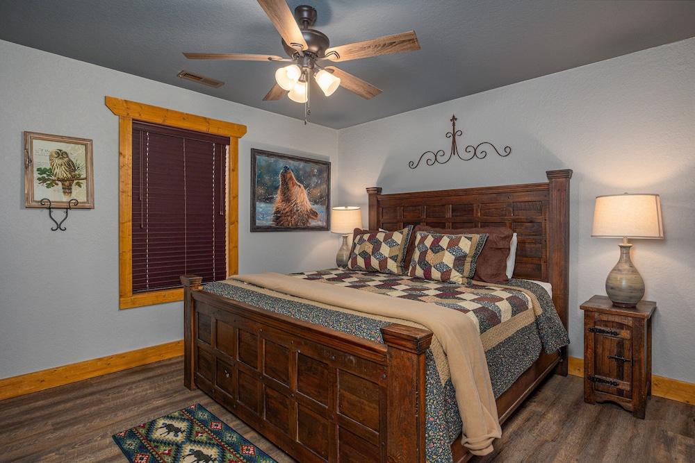 Mountain Sunrise Pool Cottage