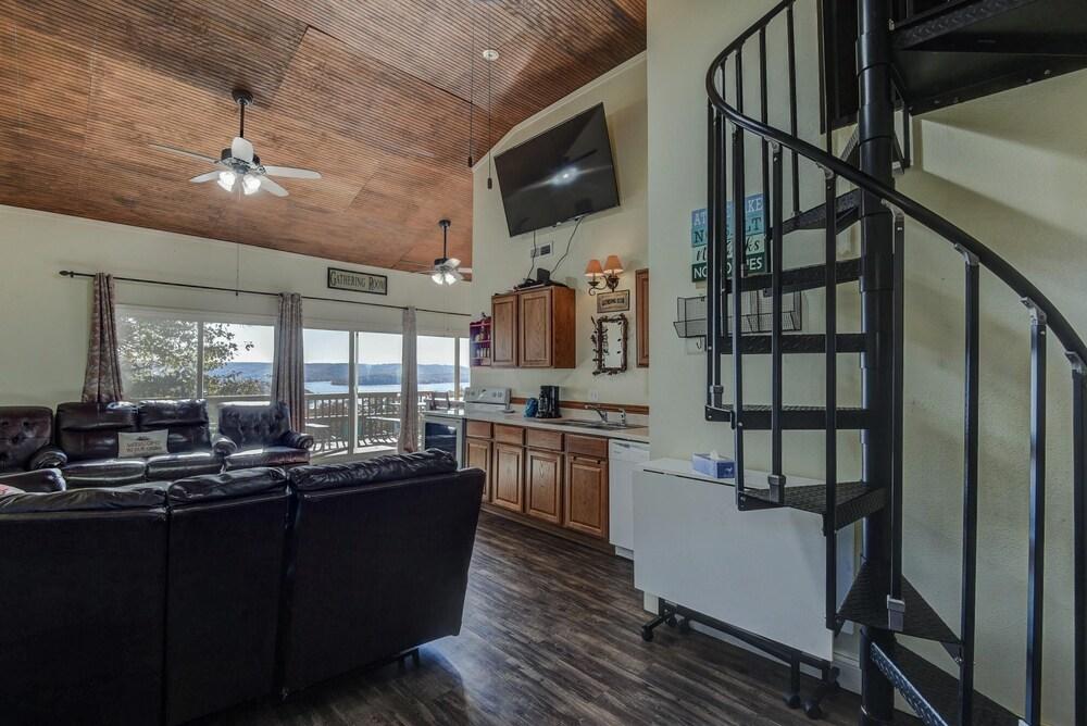 Hoot Owl @ Table Rock Lake - Amazing Lake Views!! - Game Room - Priced TO Rent!!