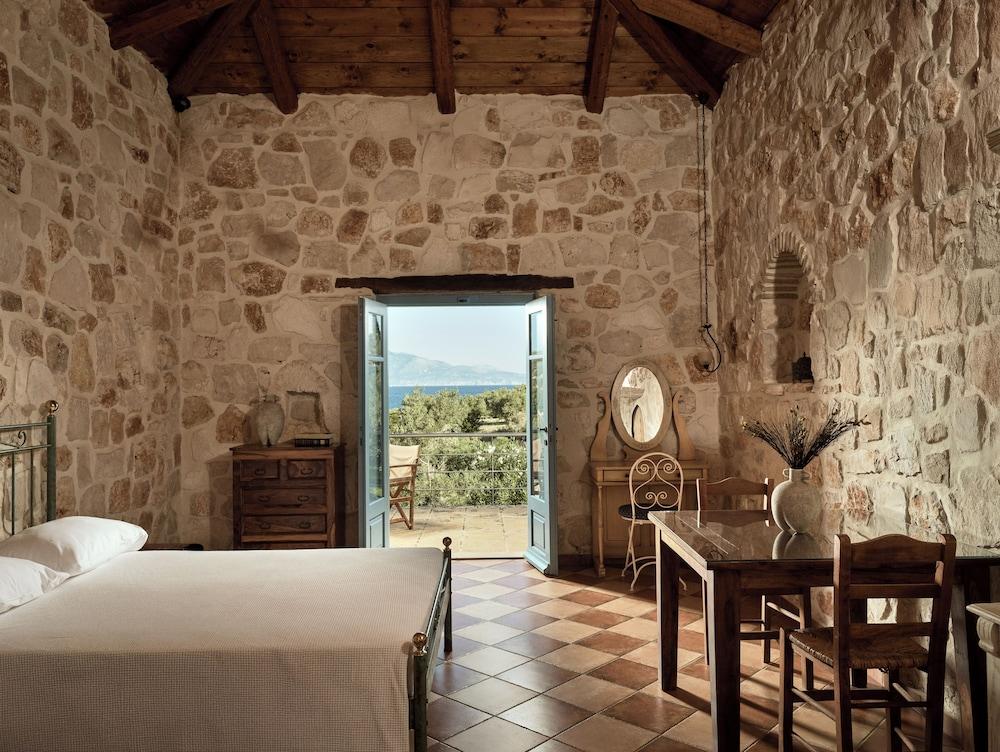 Strofilia Stone Residences