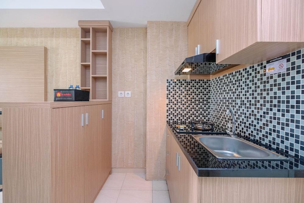 Comfortable and Lovely 2BR Apartment at Springlake Summarecon