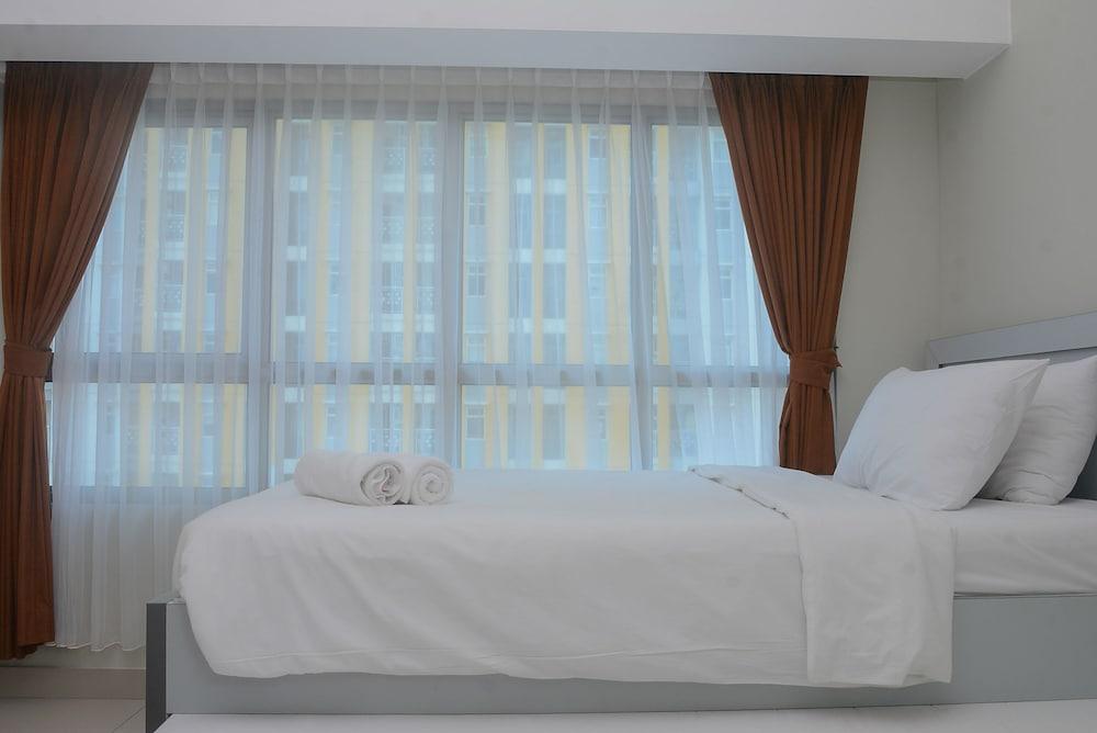 Elegant and Comfy Studio at Springlake Summarecon Apartment