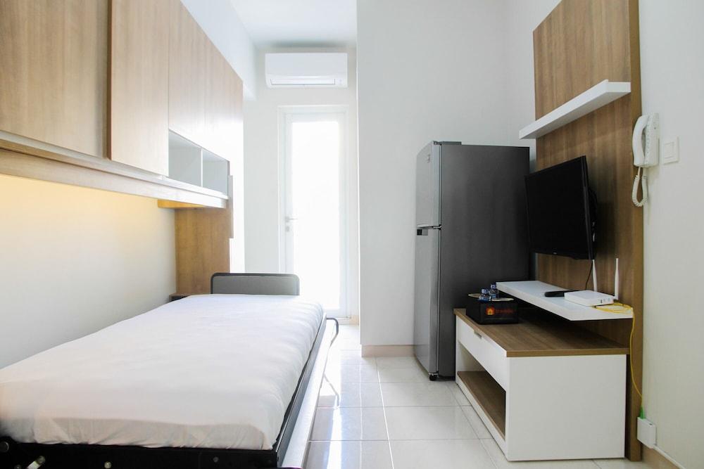 2BR with Sofa Bed at Springlake Summarecon Apartment