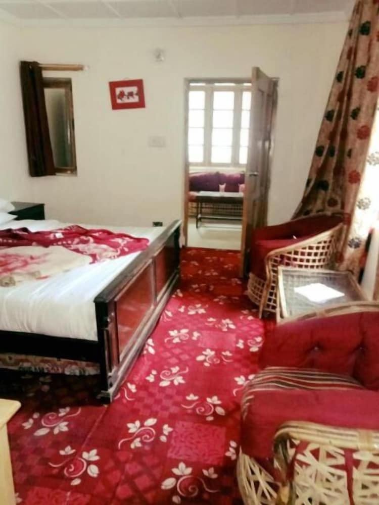 Troutland Hotel Naran