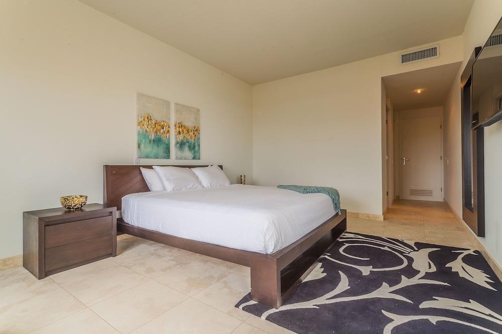 Lovely Condo at Eagle Beach! Great Views