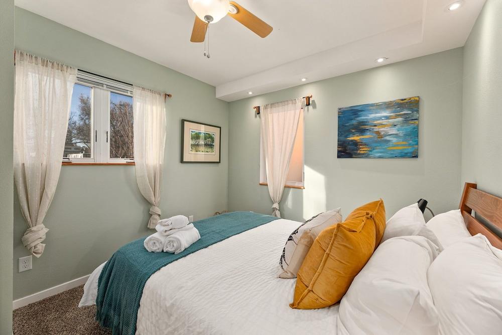 Vibrant Downtown Bungalow – Walk Everywhere!