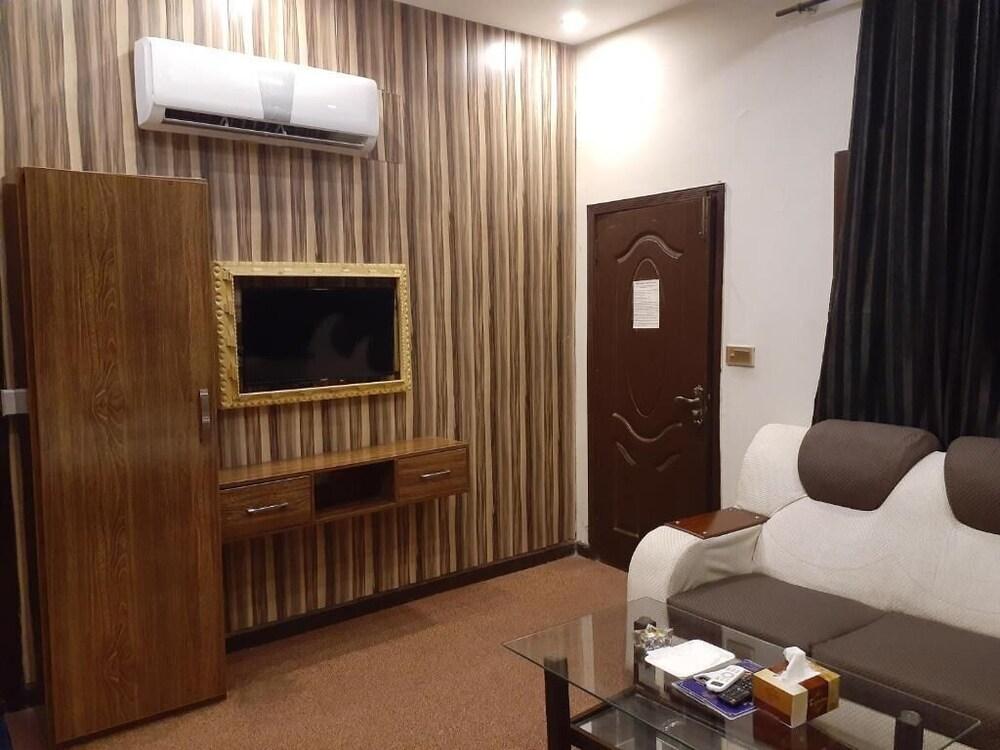 Gulberg Continental Hotel