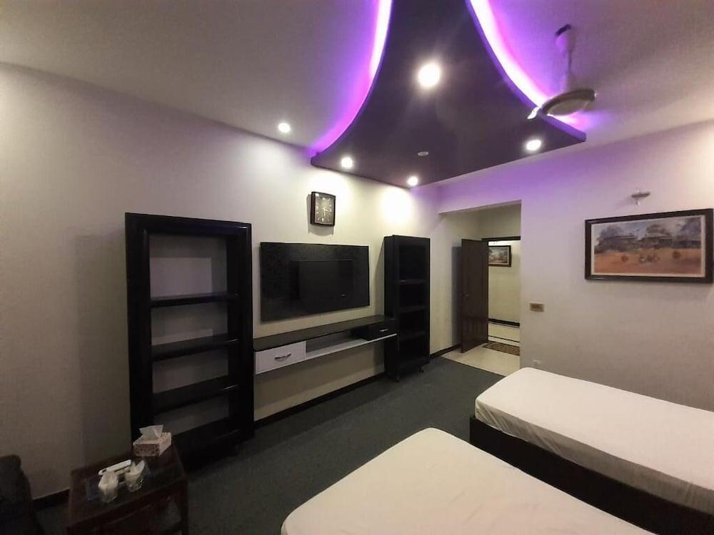 Gulberg Continental Hotel