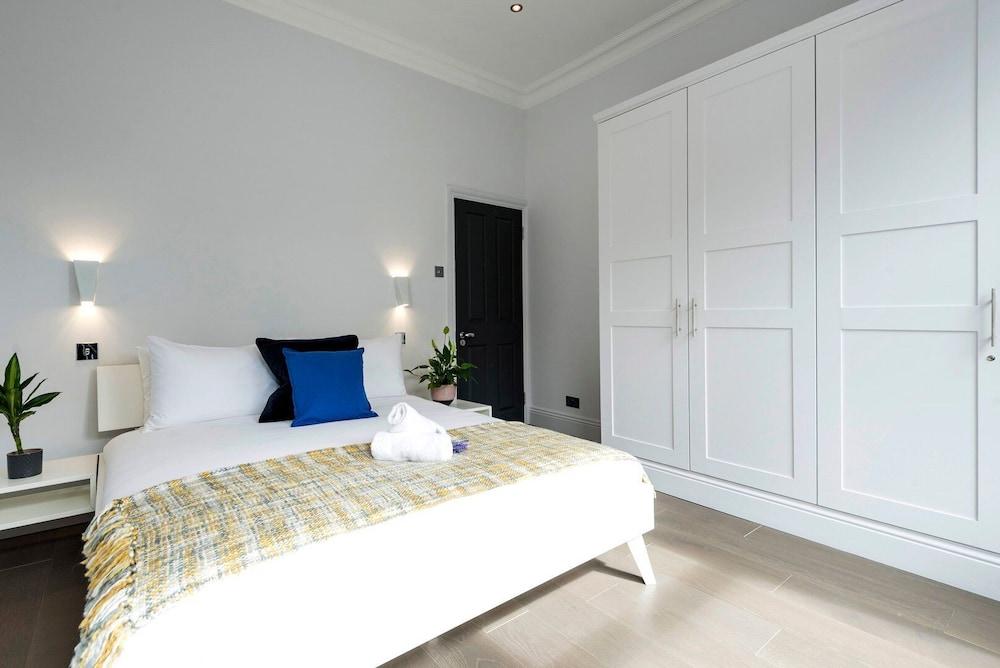 Modern and Bright Highgate Gem