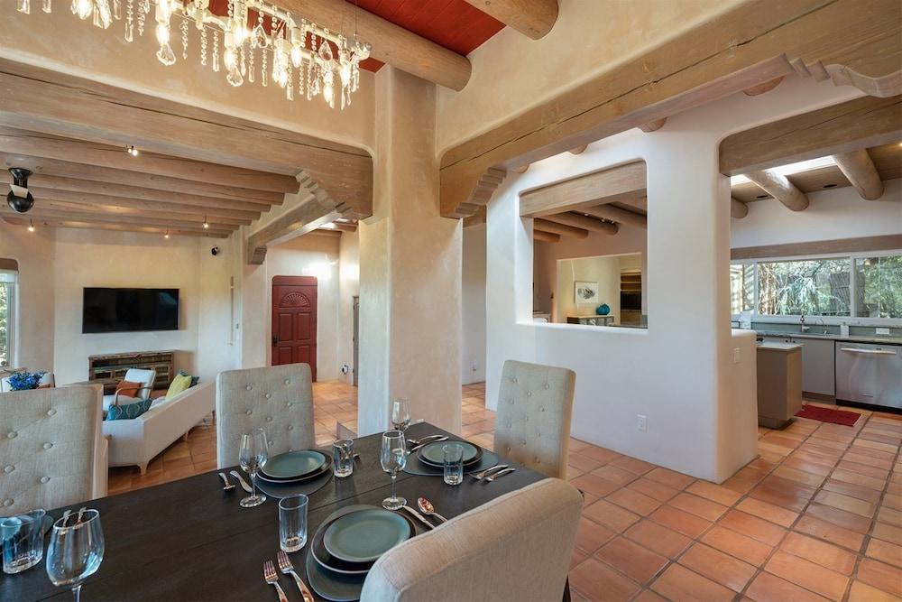 Casa Pinzon - Private Getaway, Minutes From Downtown