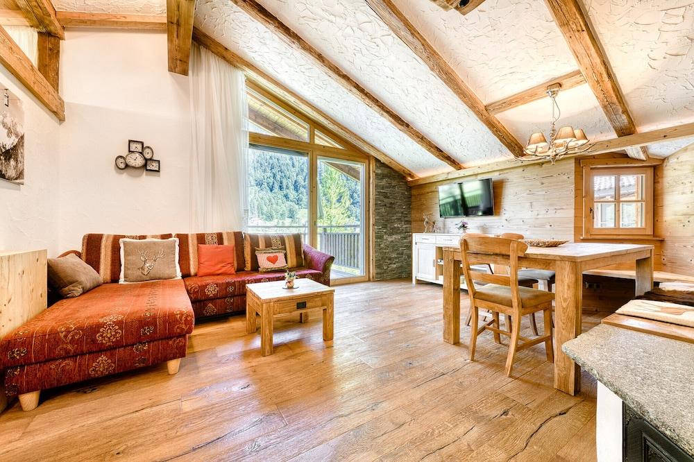 Uralp Royal by A-Appartments