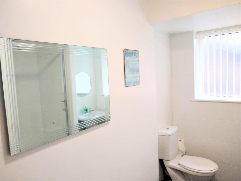 Modern Comfy 2-bedroom Flat in St Helens