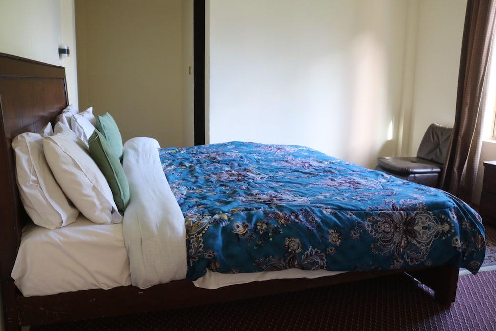 Hotel Hunza White House