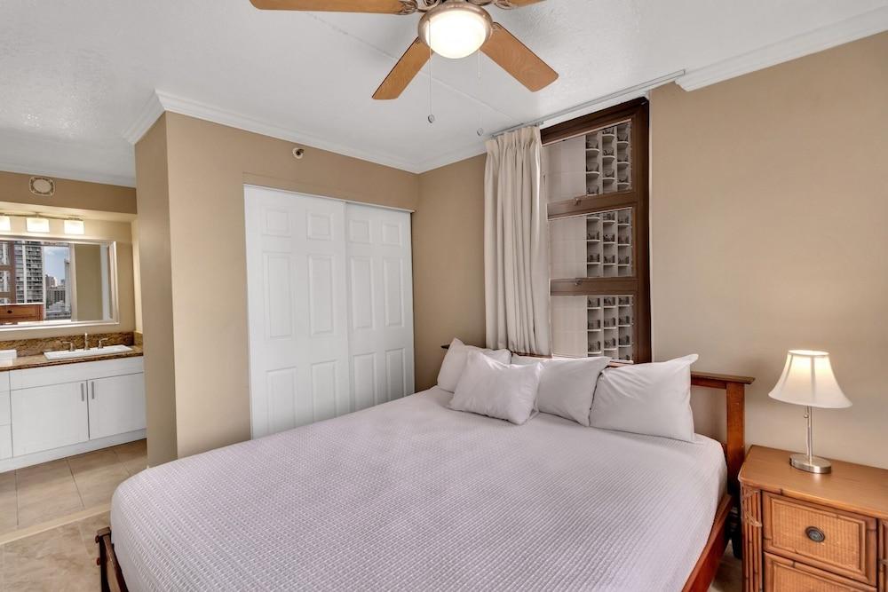 22nd Floor Condo with Stunning Ocean Views and Free Parking! by Koko Resort Vacation Rentals