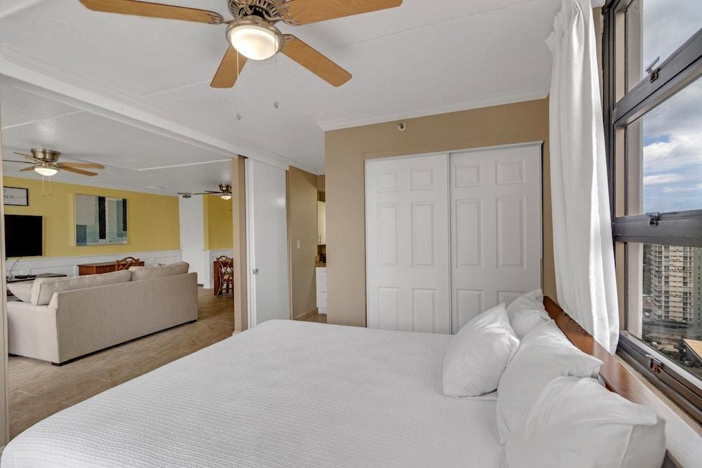 22nd Floor Condo with Stunning Ocean Views and Free Parking! by Koko Resort Vacation Rentals